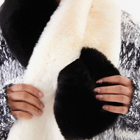 🆕 APPARIS Faux Fur Stole Wrap Scarf & Faux Fur Earmuffs Black White - Picture 3 of 9